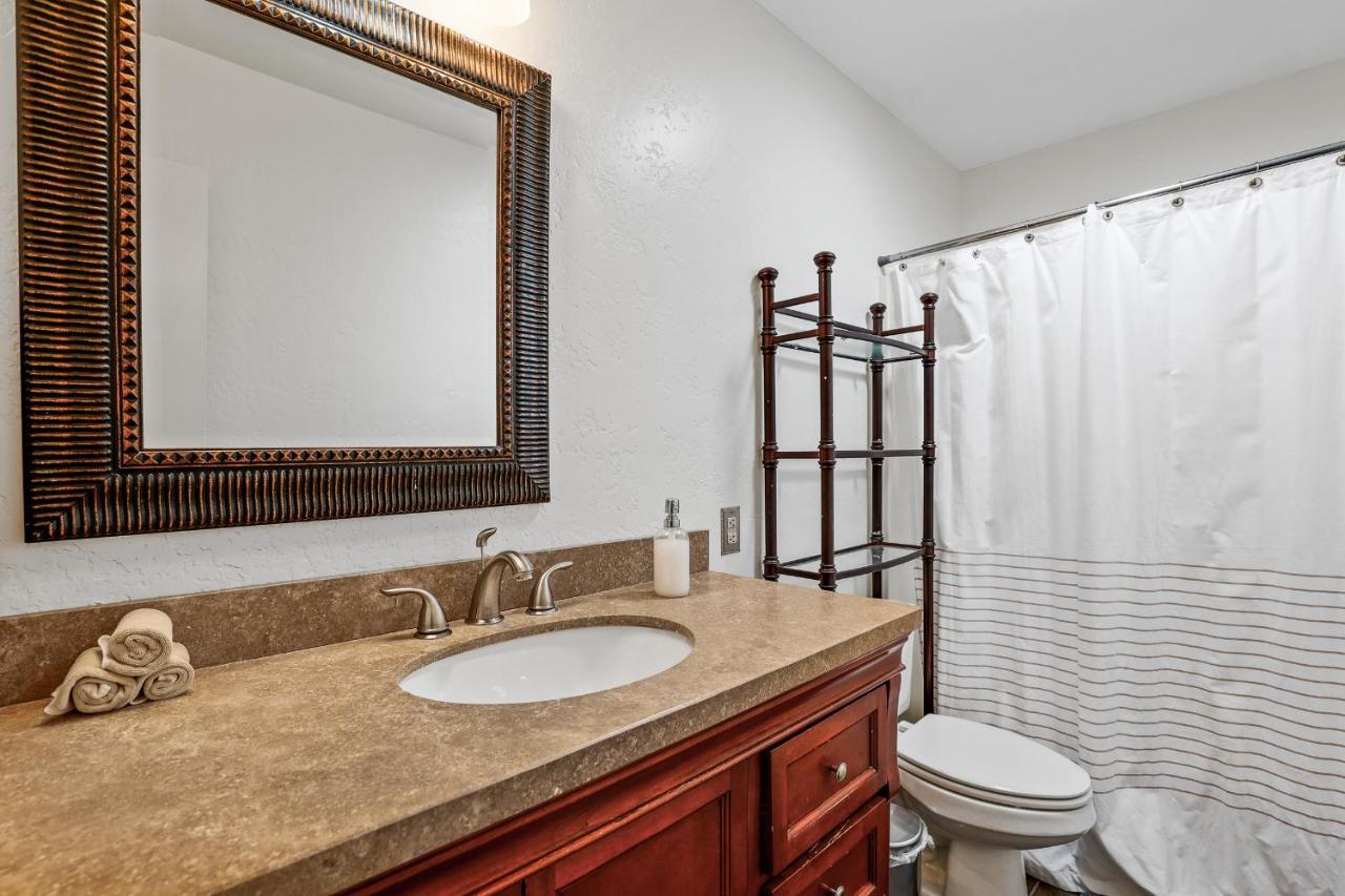 Captivating Continental Country Club Retreat With 4 Bdr And Spacious Deck! Holiday home *