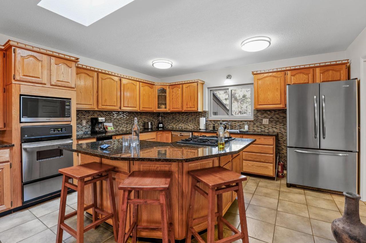 Holiday home Captivating Continental Country Club Retreat With 4 Bdr And Spacious Deck! *
