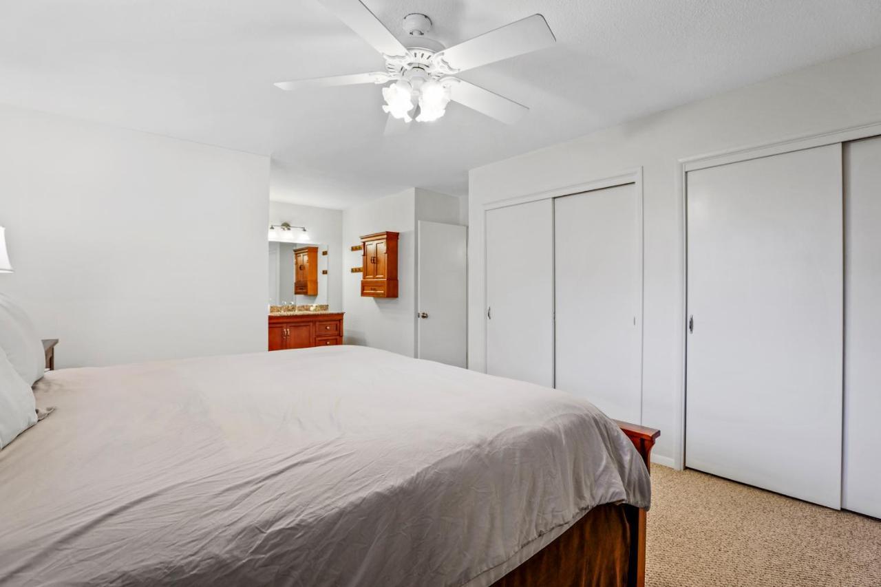 Holiday home Captivating Continental Country Club Retreat With 4 Bdr And Spacious Deck!