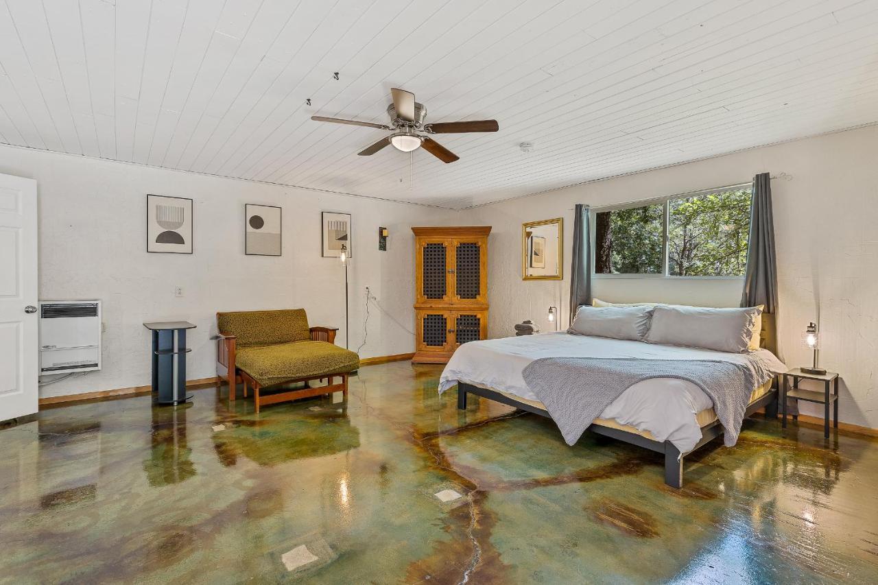 Captivating Continental Country Club Retreat With 4 Bdr And Spacious Deck! Holiday home Flagstaff
