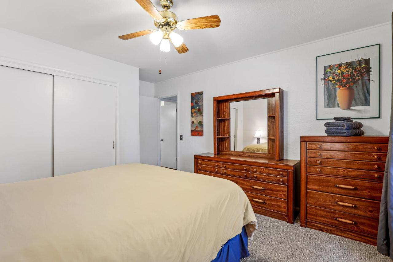 Holiday home Captivating Continental Country Club Retreat With 4 Bdr And Spacious Deck! *