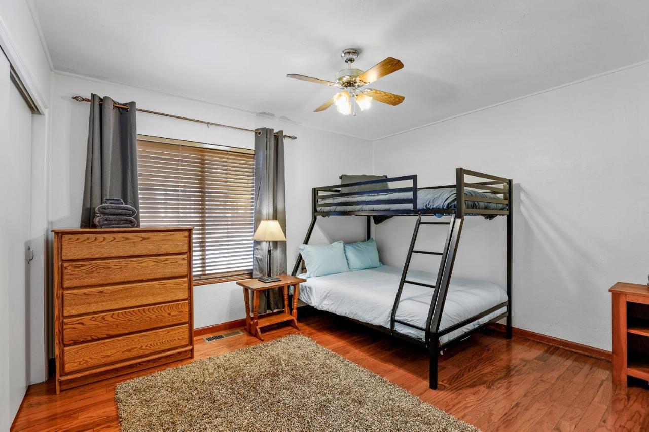 Holiday home Captivating Continental Country Club Retreat With 4 Bdr And Spacious Deck! Flagstaff