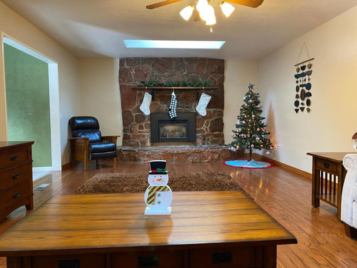 Captivating Continental Country Club Retreat With 4 Bdr And Spacious Deck! Flagstaff