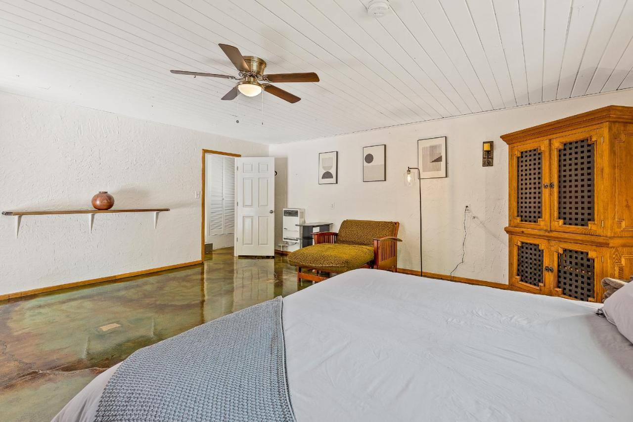 Holiday home Captivating Continental Country Club Retreat With 4 Bdr And Spacious Deck! Flagstaff
