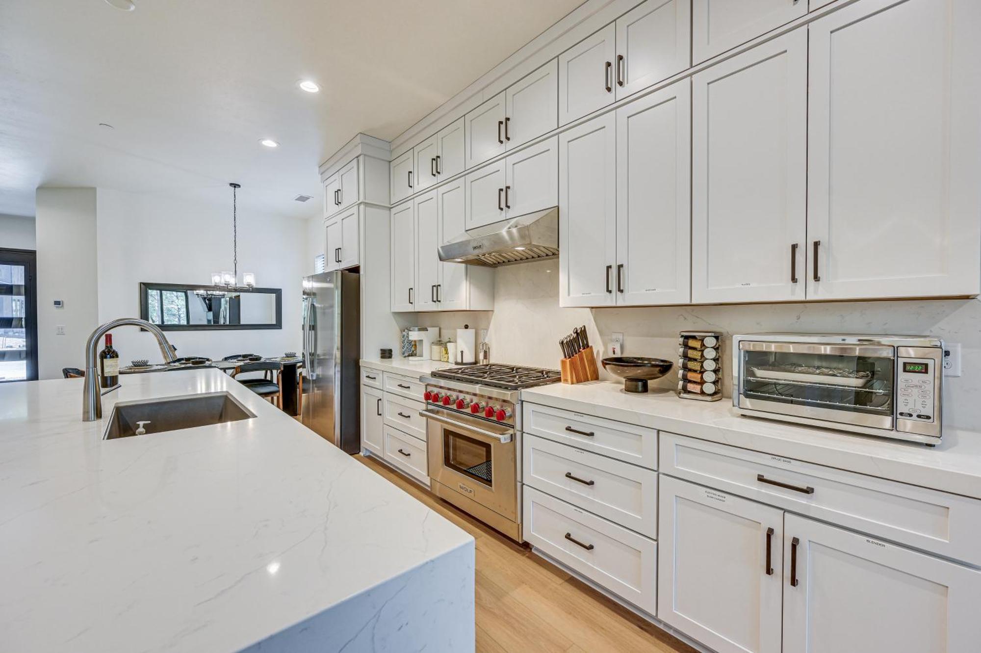 Holiday home Group Getaway With Game And Deck *