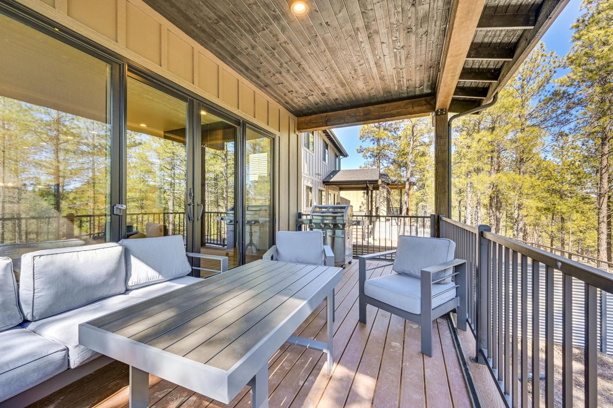 Group Getaway With Game And Deck Holiday home *