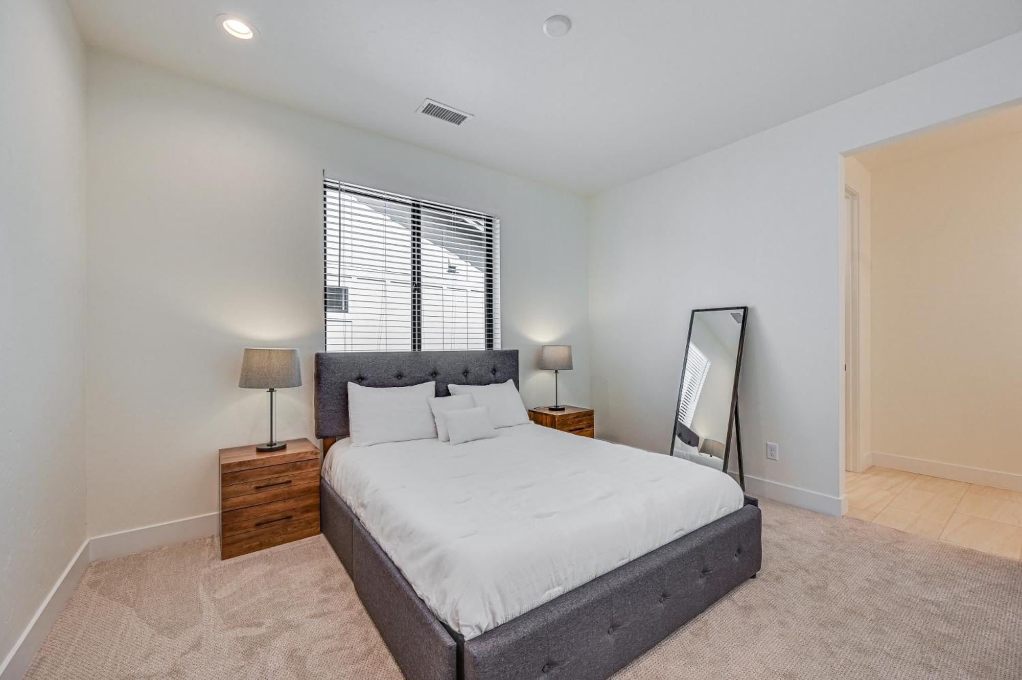 Holiday home Group Getaway With Game And Deck