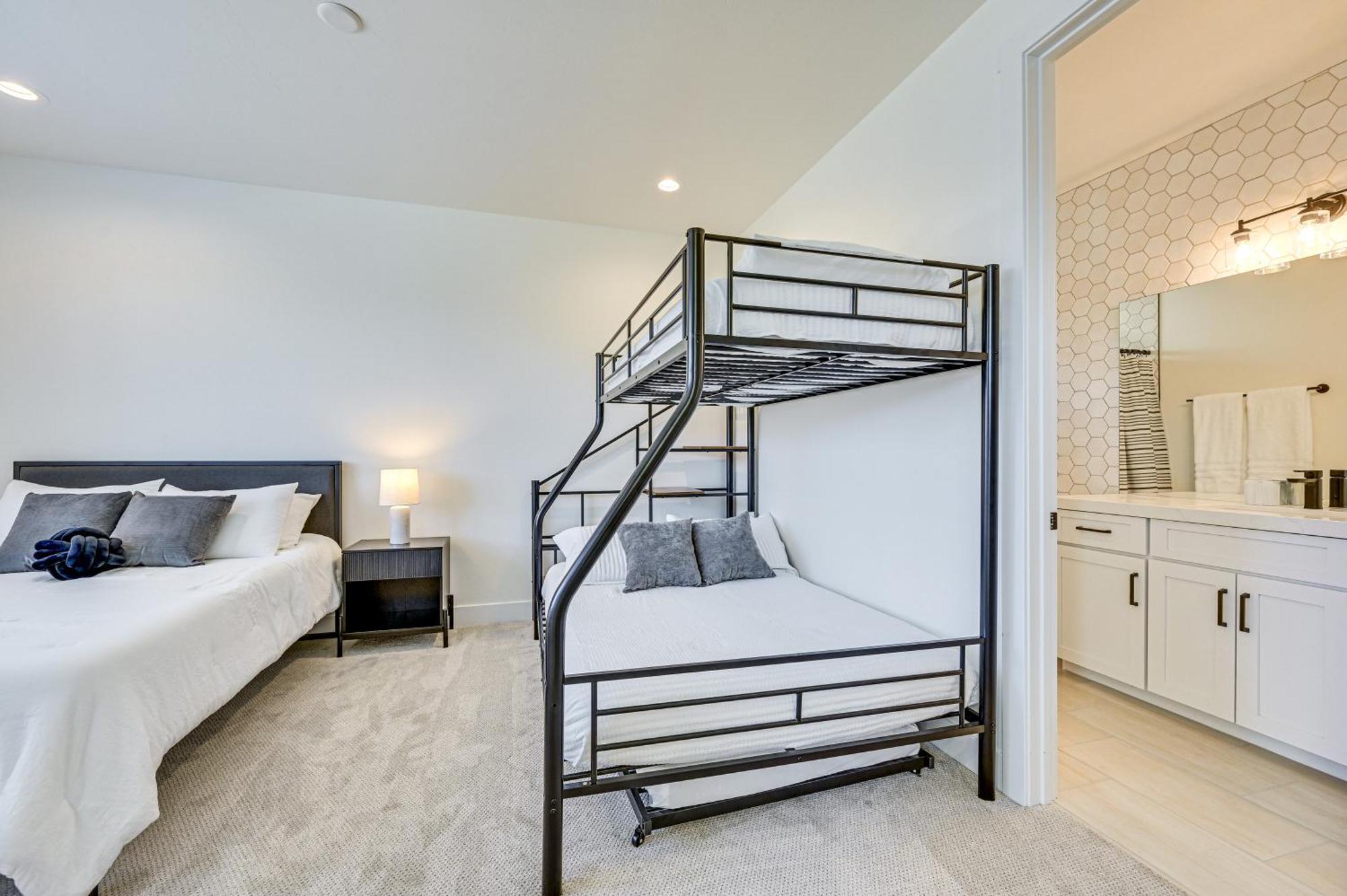 Holiday home Group Getaway With Game And Deck *