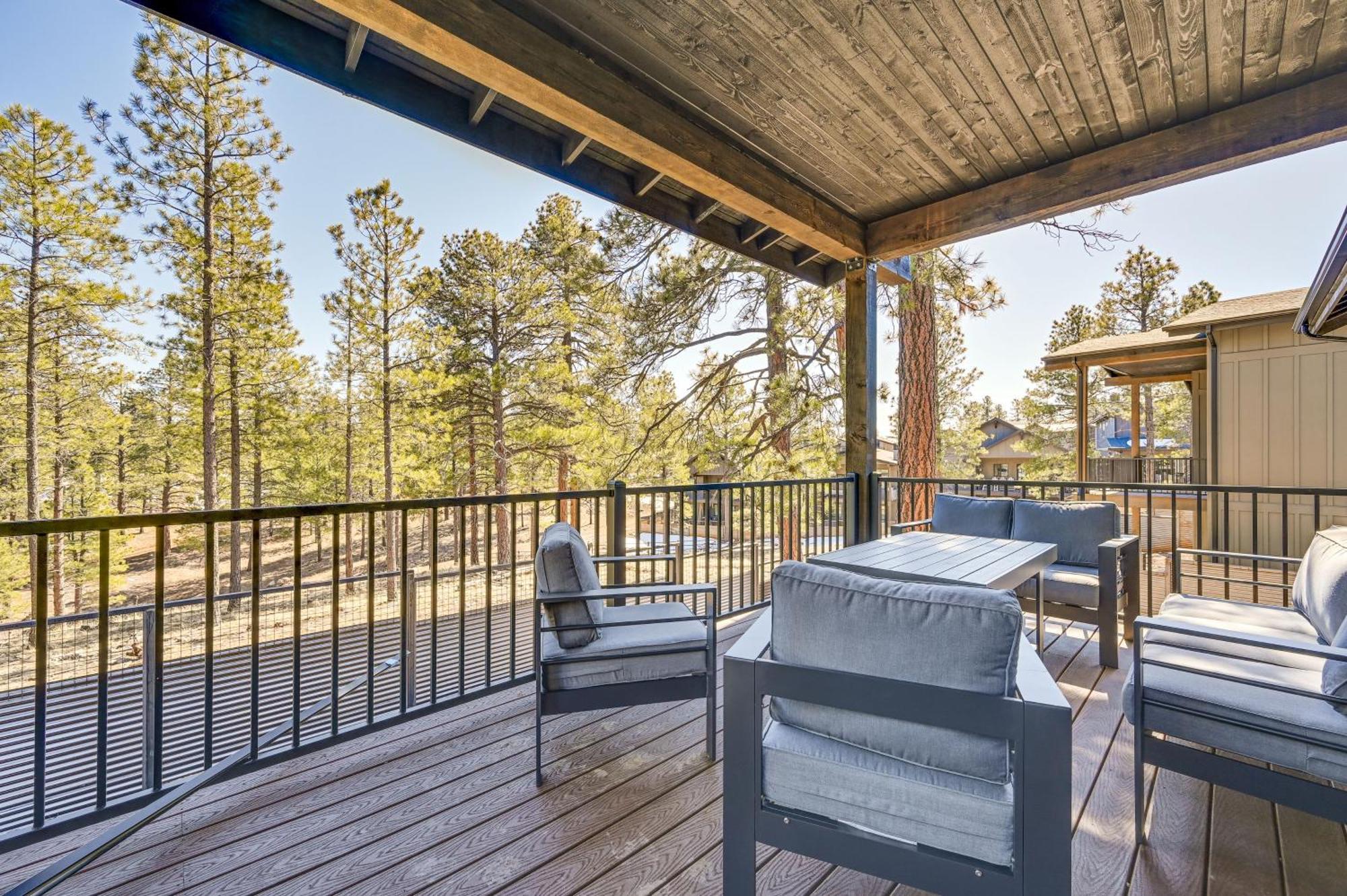 Holiday home Group Getaway With Game And Deck