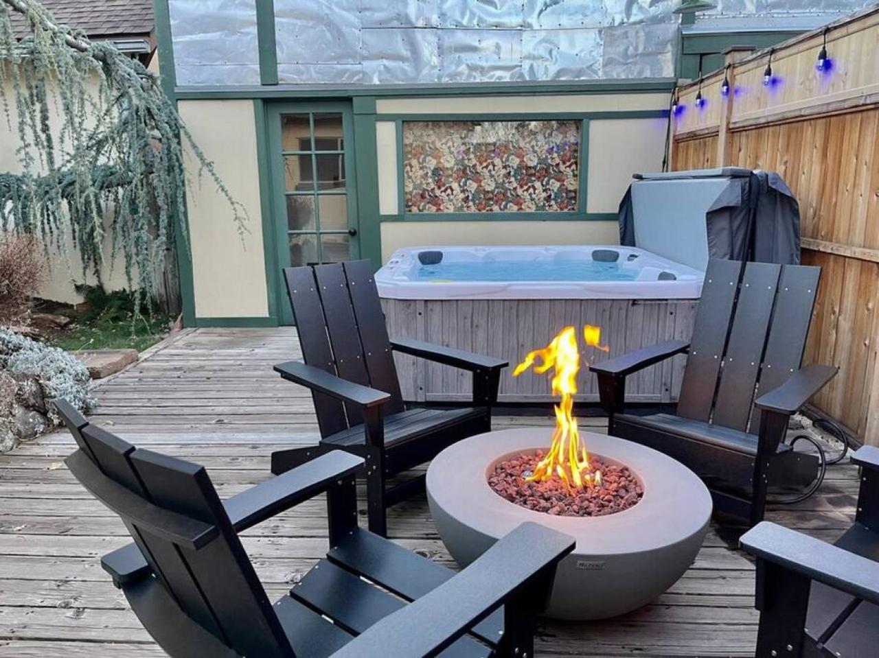 Stylish 1920s Downtown Unit With Hottub Holiday home