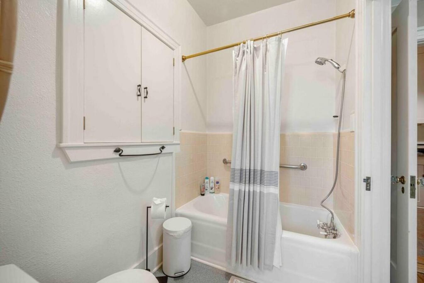 Stylish 1920s Downtown Unit With Hottub Flagstaff