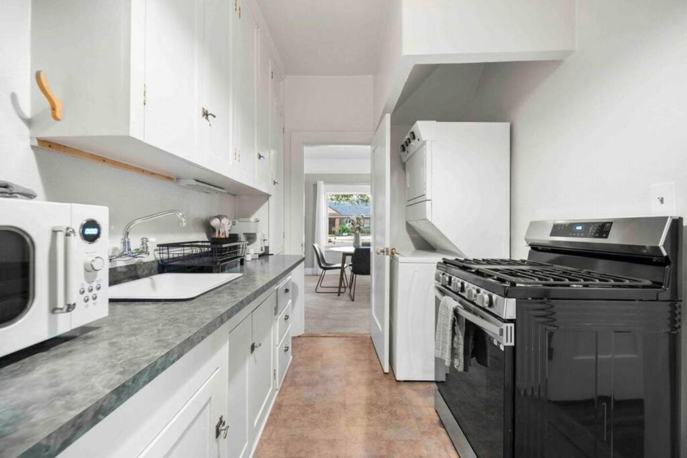 Stylish 1920s Downtown Unit With Hottub Flagstaff