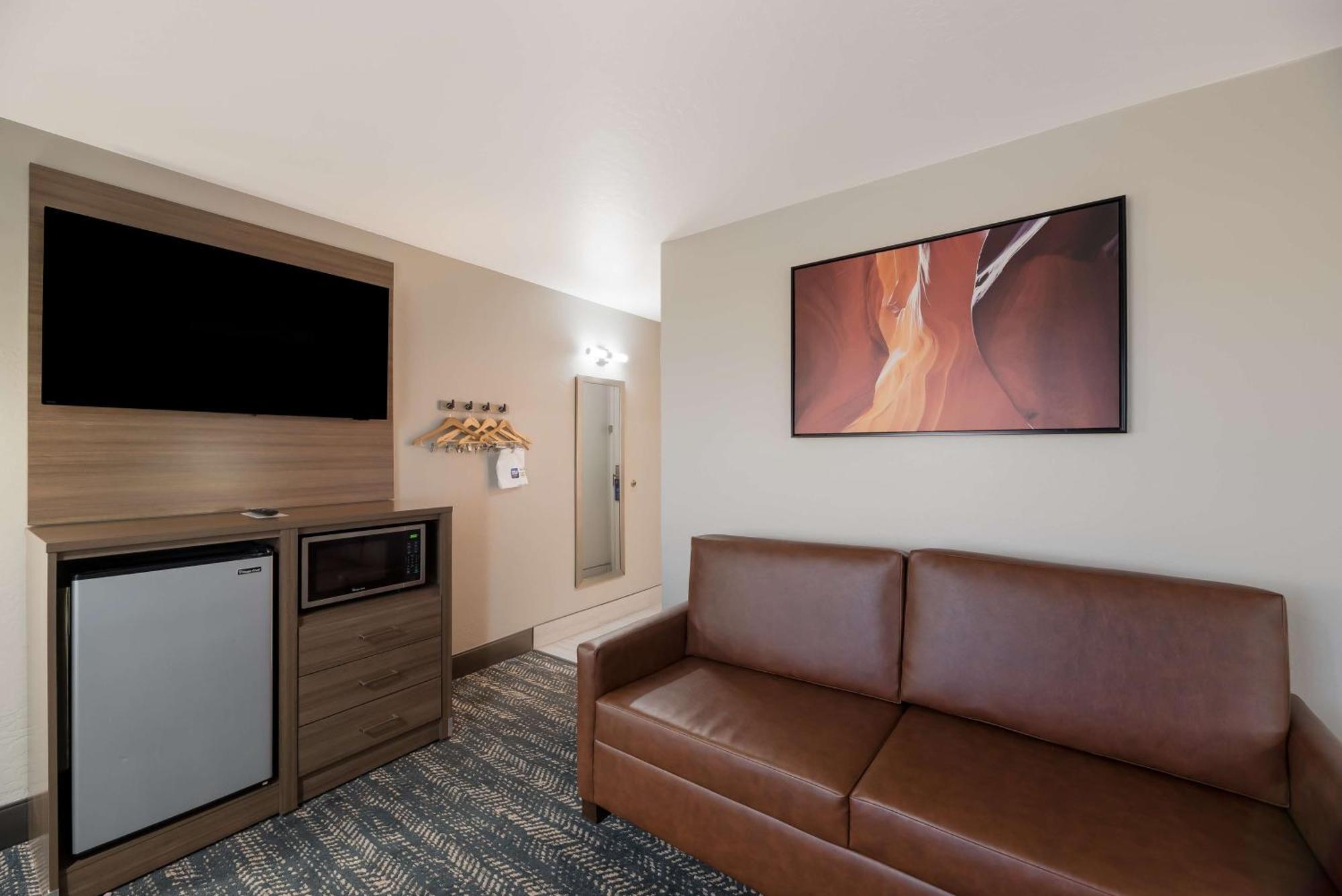 Western Shadow Mountain Hotel 3*