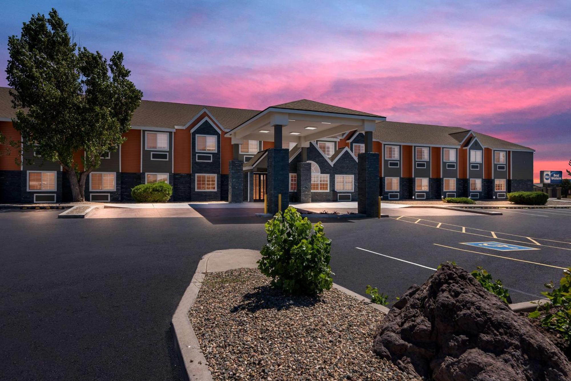 Western Shadow Mountain Hotel 3*