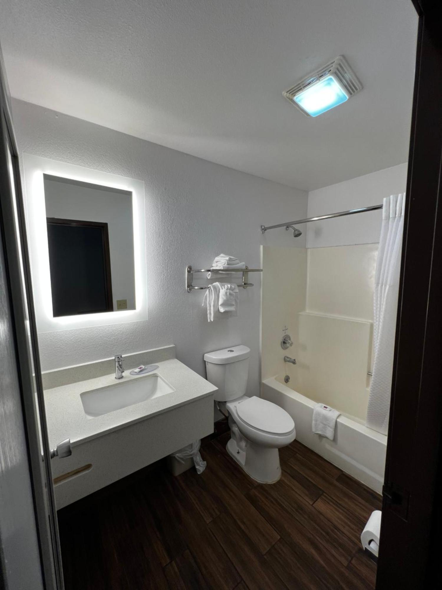 Hotel 6 Az 2*