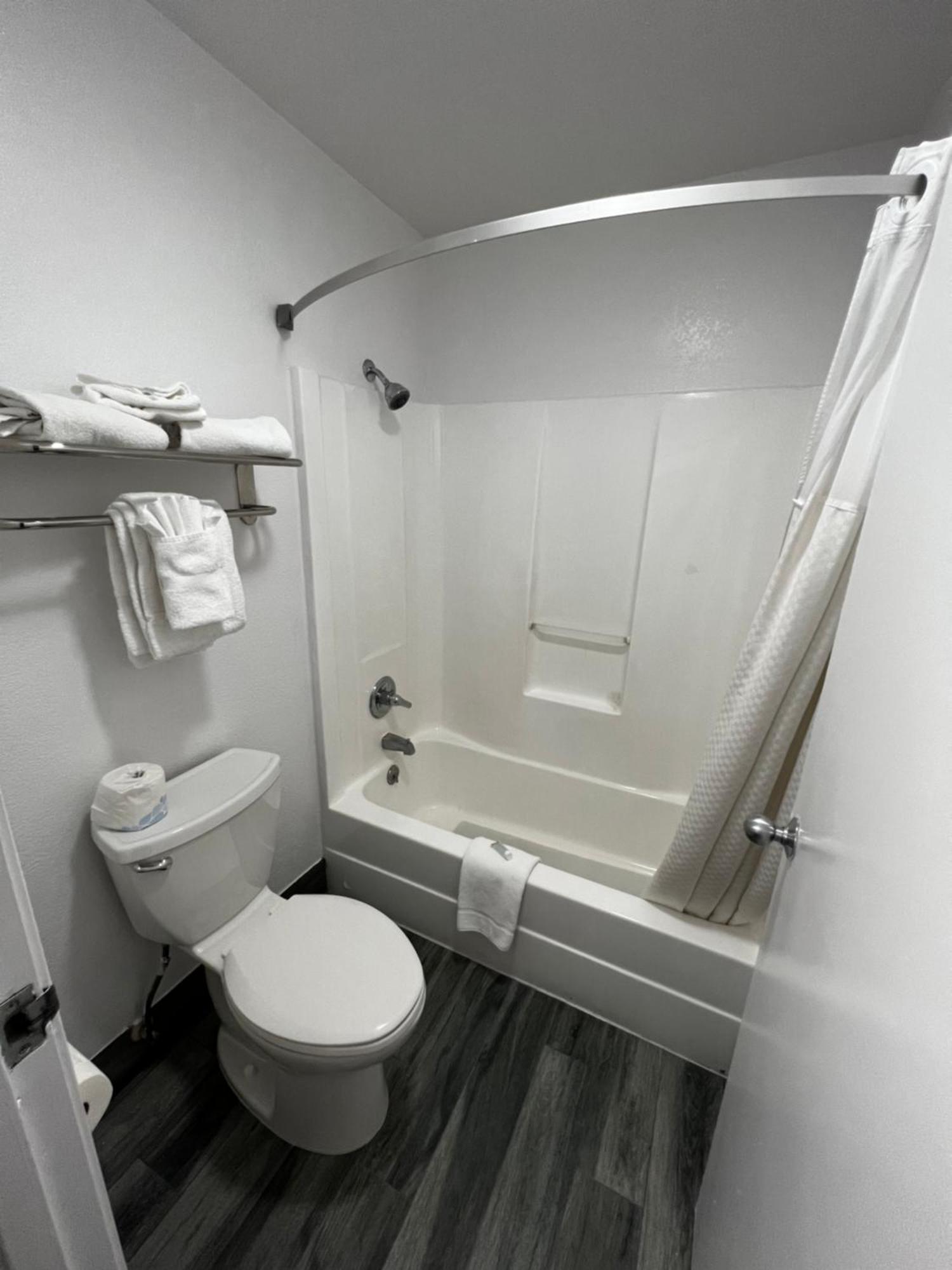 6 Az Hotel