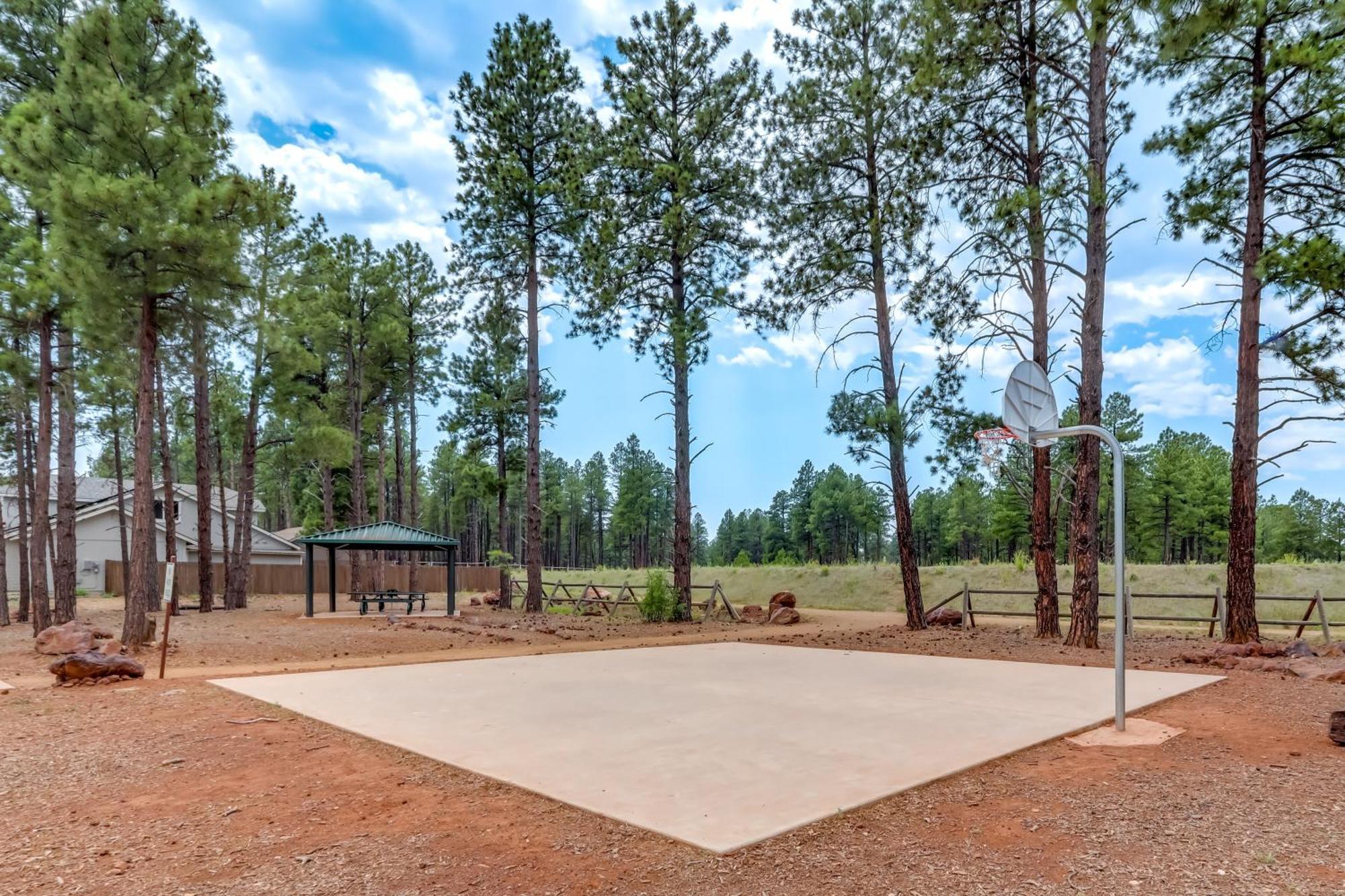 Holiday home With Private Patio About 3 Mi To Downtown