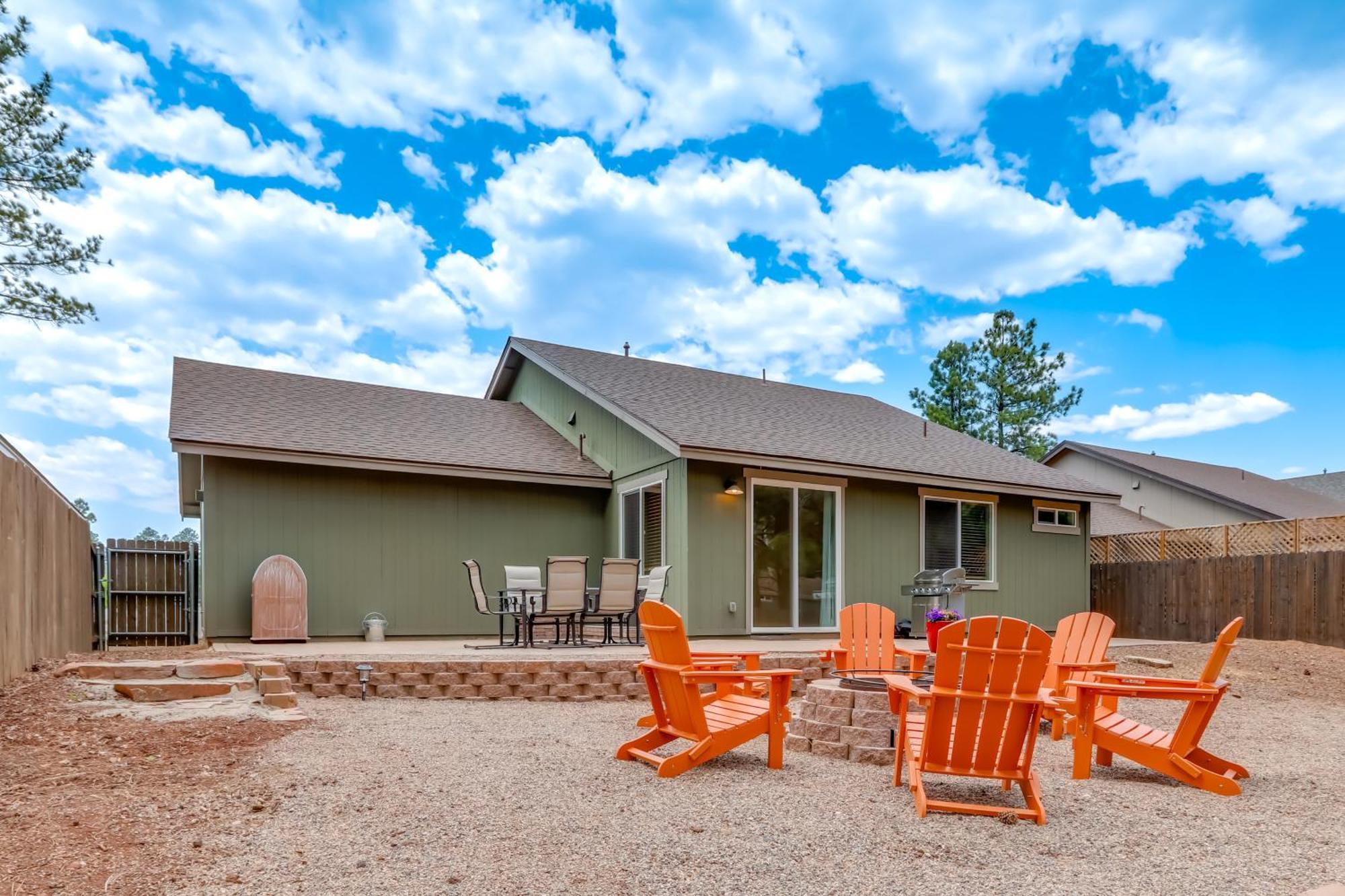 With Private Patio About 3 Mi To Downtown Holiday home