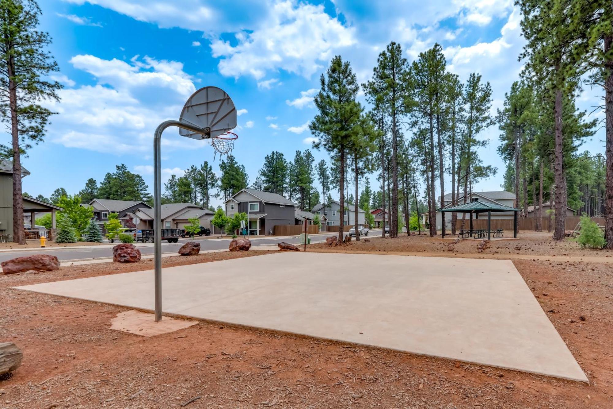 Holiday home With Private Patio About 3 Mi To Downtown