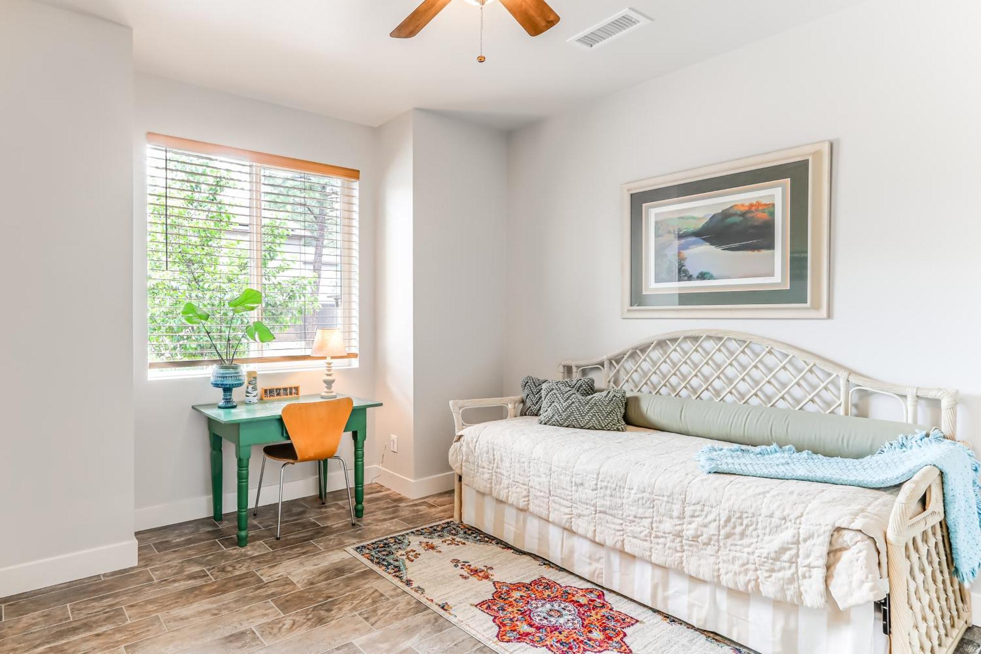 Holiday home With Private Patio About 3 Mi To Downtown *