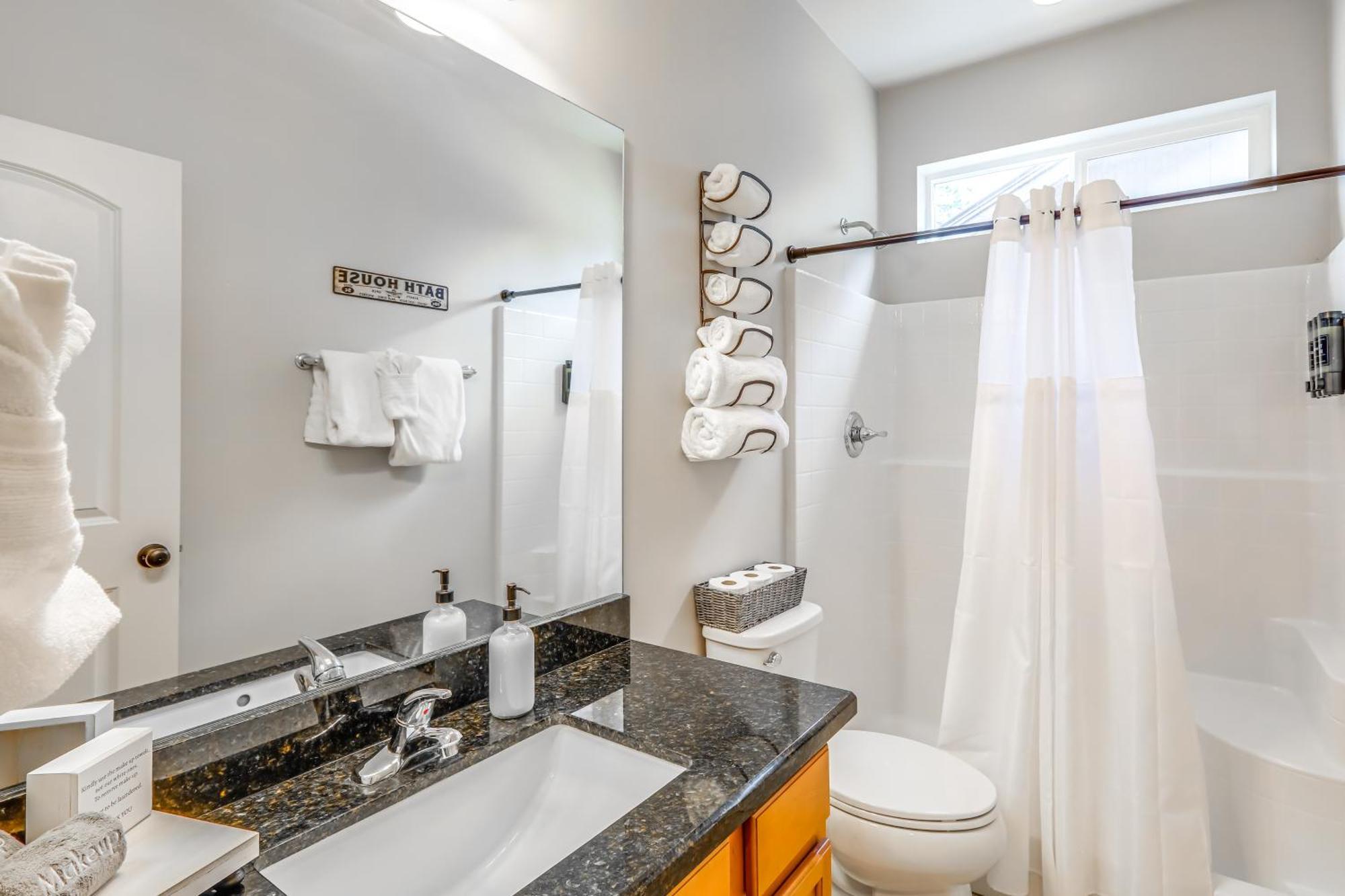 With Private Patio About 3 Mi To Downtown Flagstaff