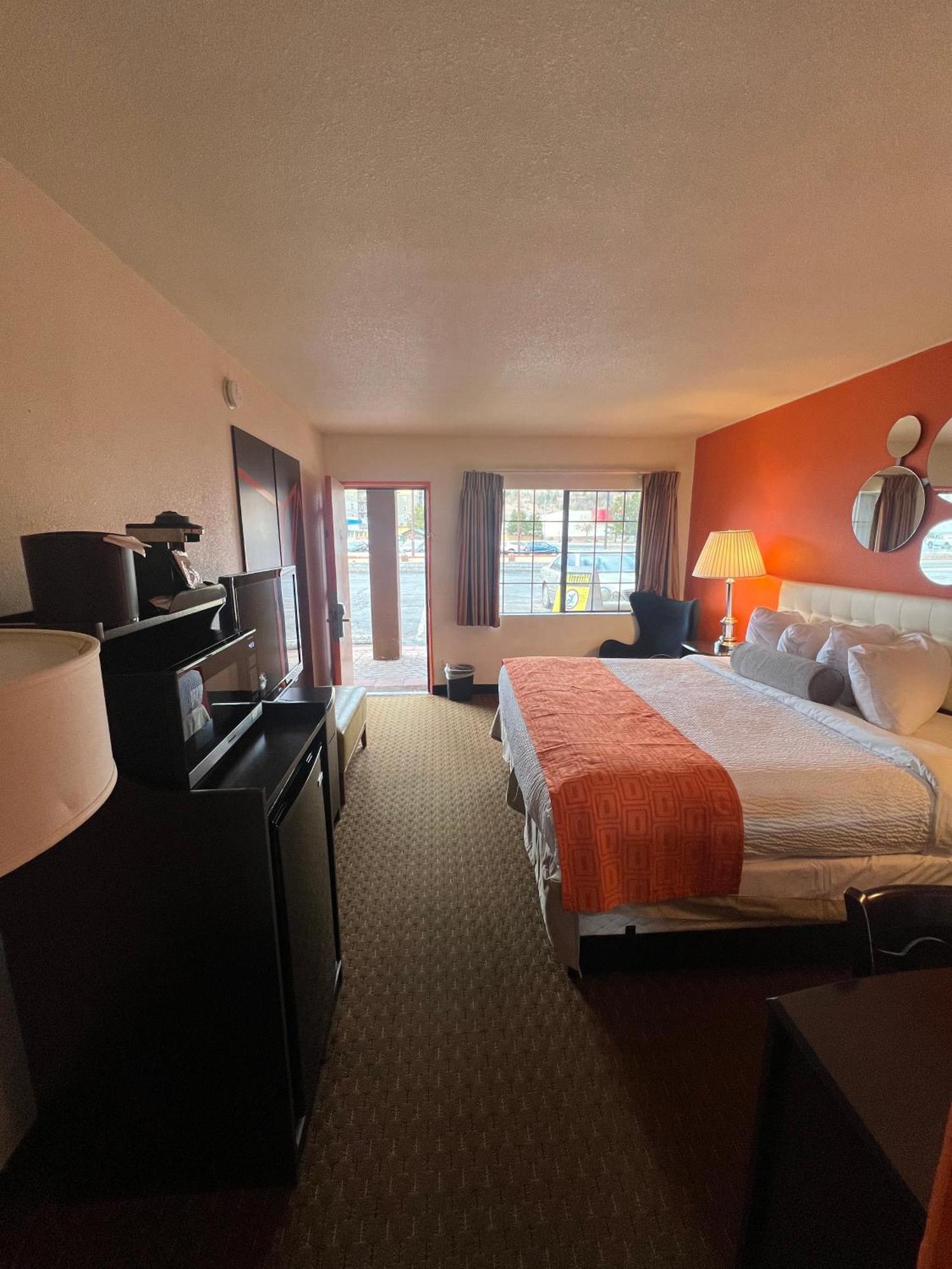 Motel Howard Johnson By Wyndham University West 2*