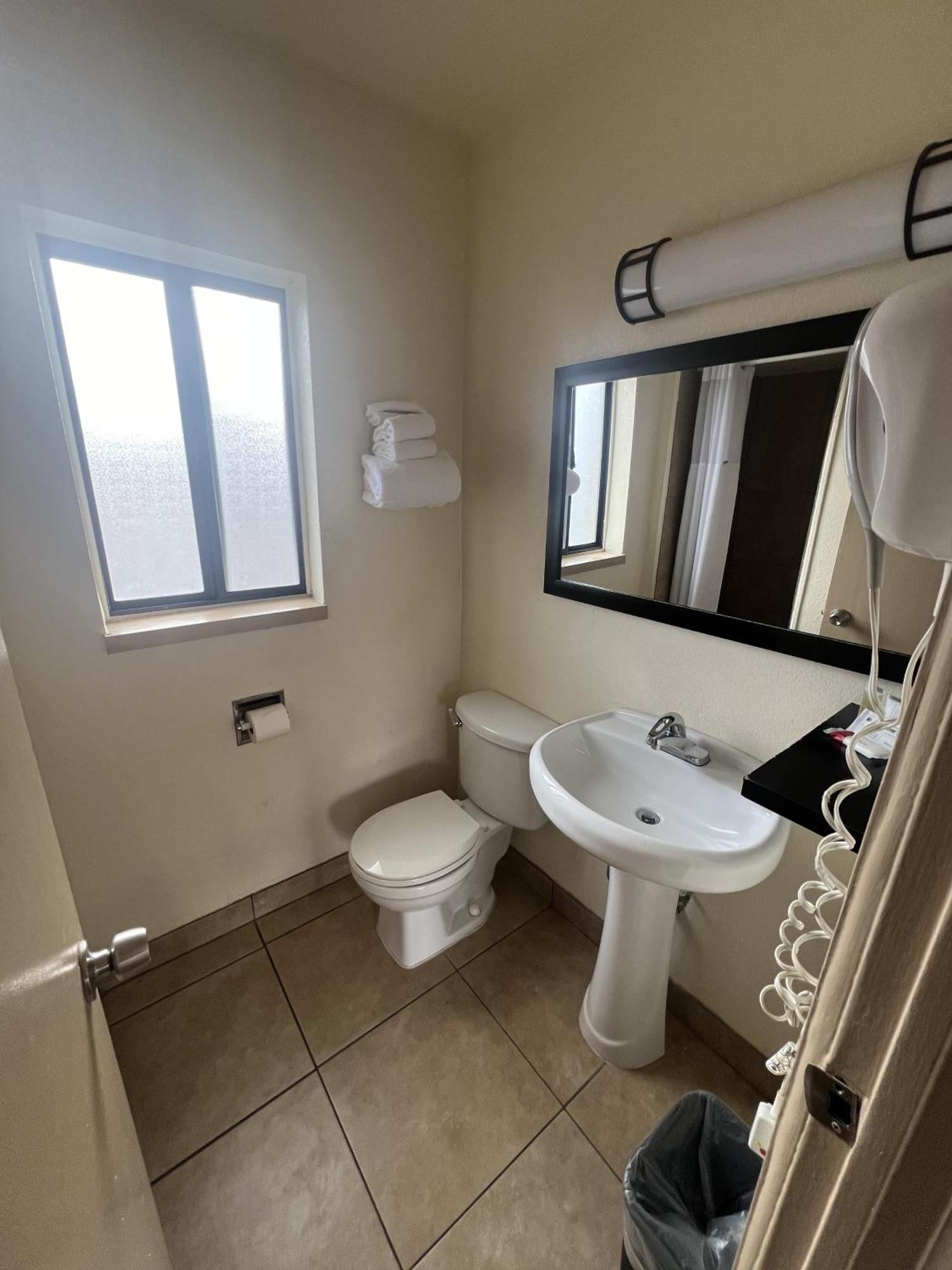 Howard Johnson By Wyndham University West Flagstaff