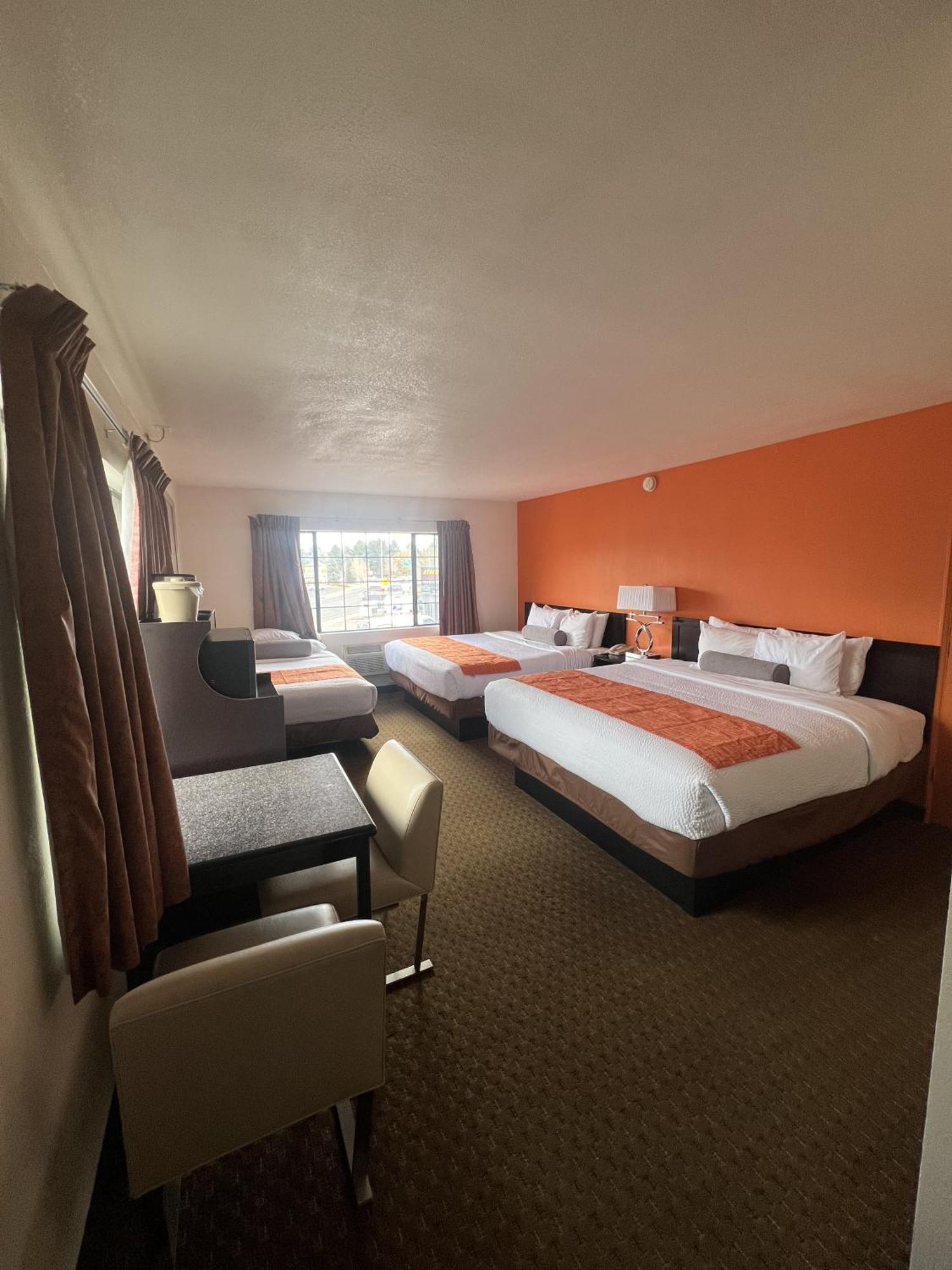 Howard Johnson By Wyndham University West 2*