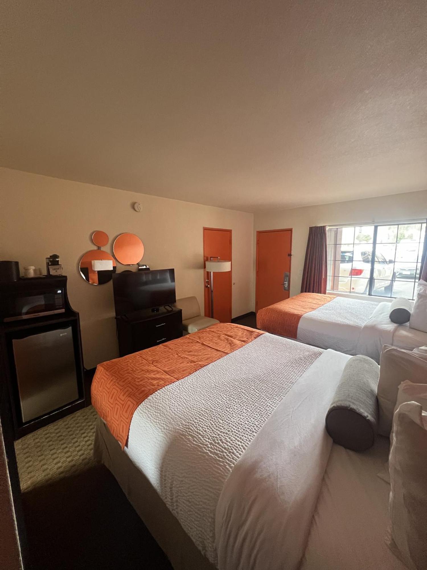 Motel Howard Johnson By Wyndham University West