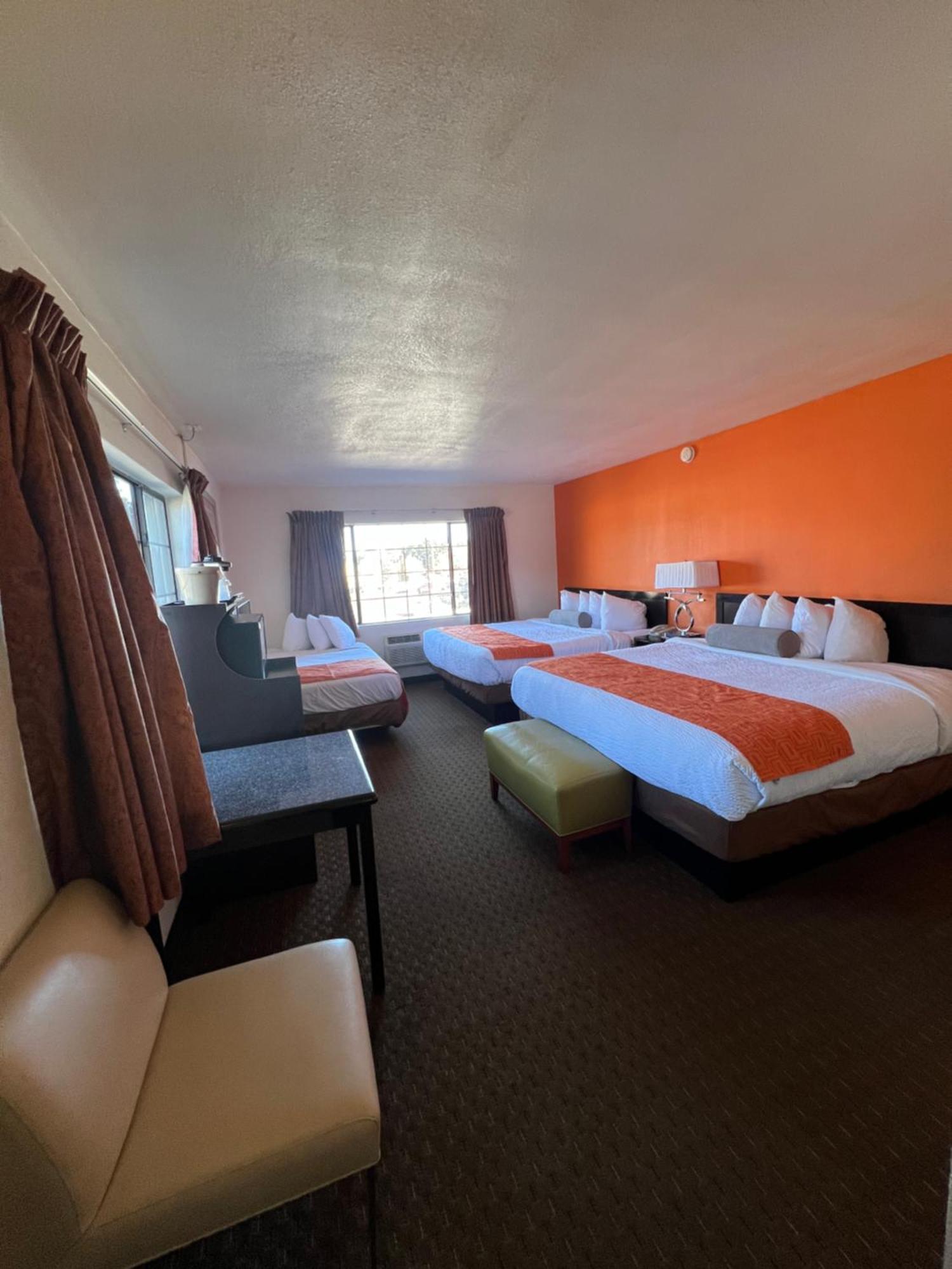 Howard Johnson By Wyndham University West 2*