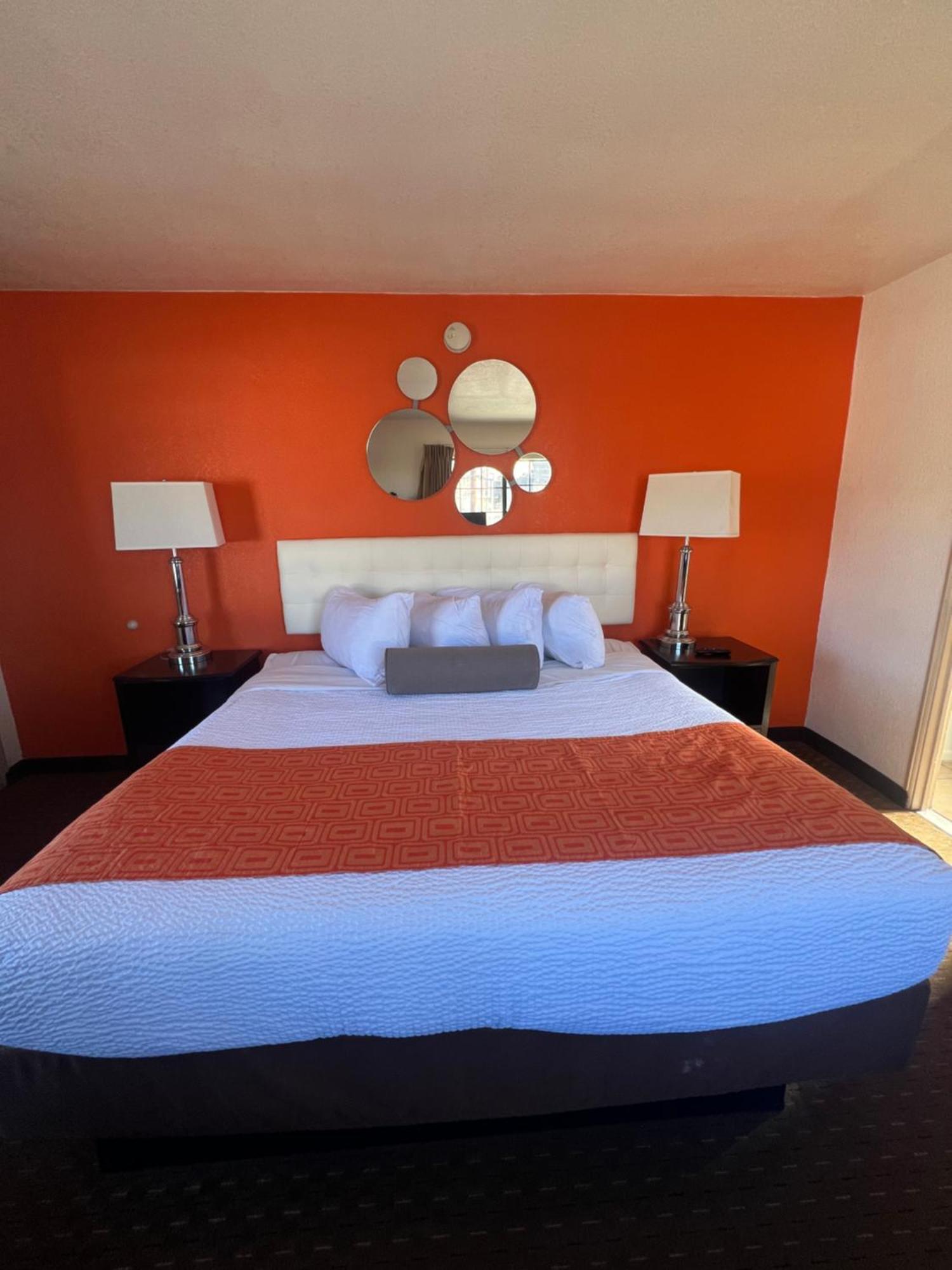 Motel Howard Johnson By Wyndham University West 2*
