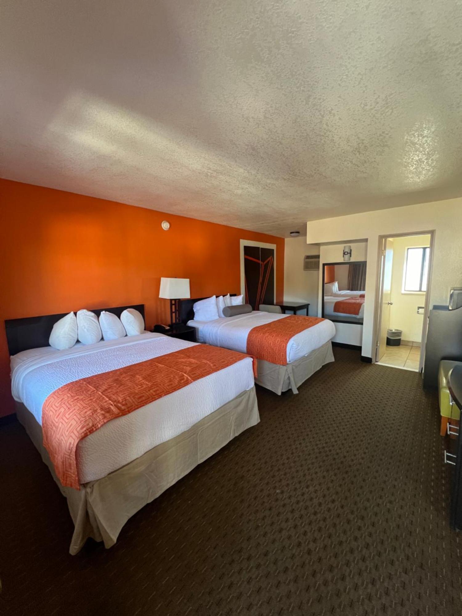 Howard Johnson By Wyndham University West 2*