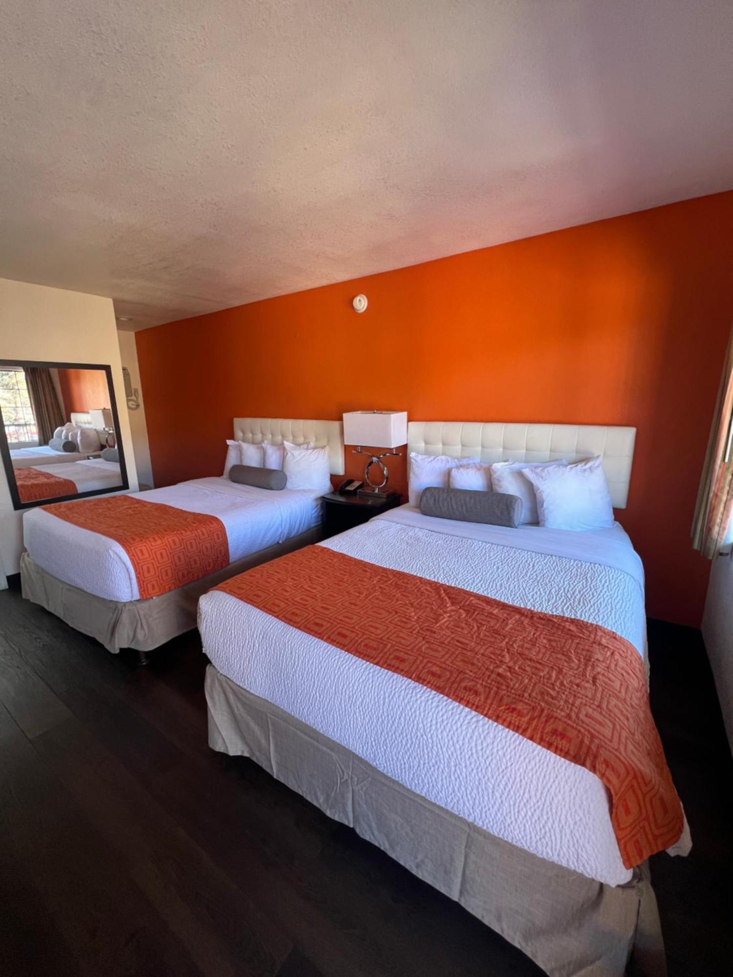 Howard Johnson By Wyndham University West Motel 2*
