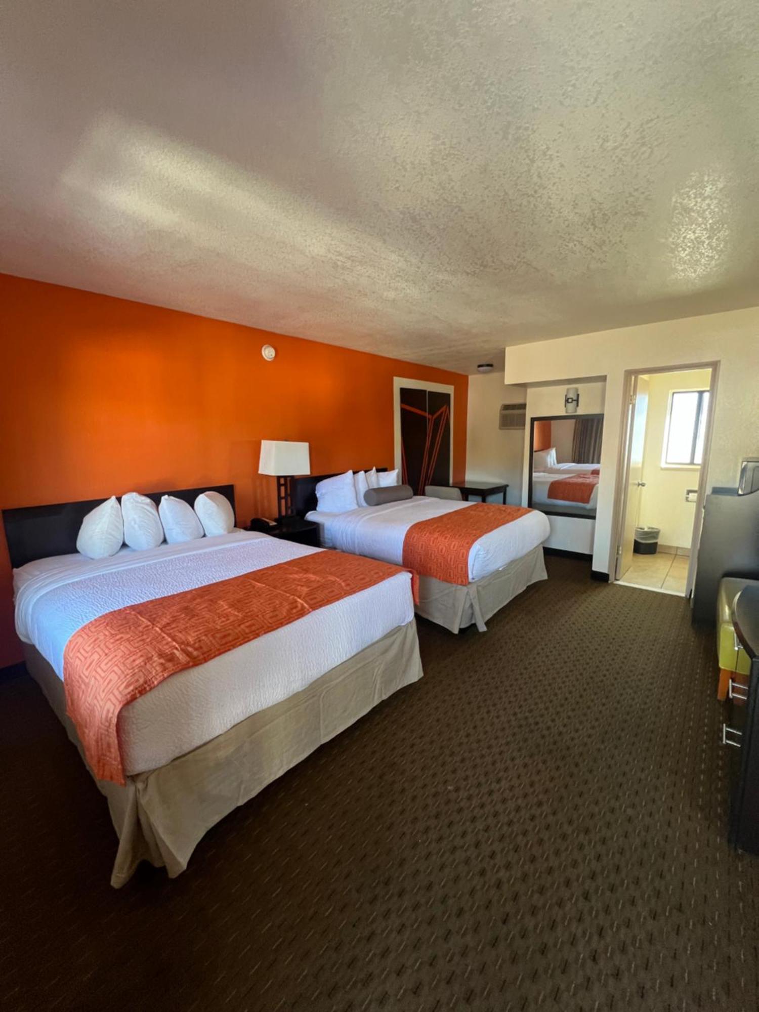 Howard Johnson By Wyndham University West 2*