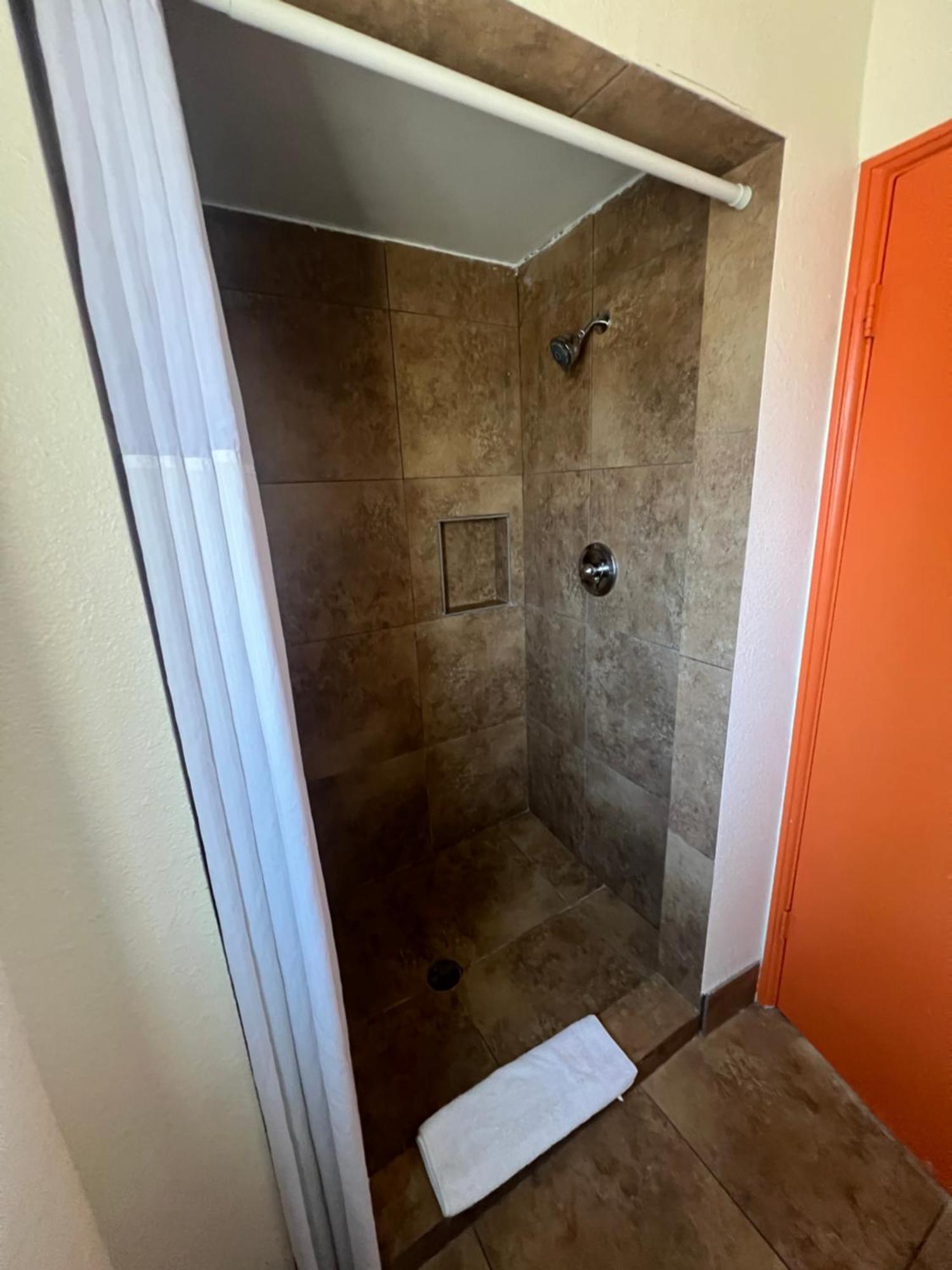 Motel Howard Johnson By Wyndham University West