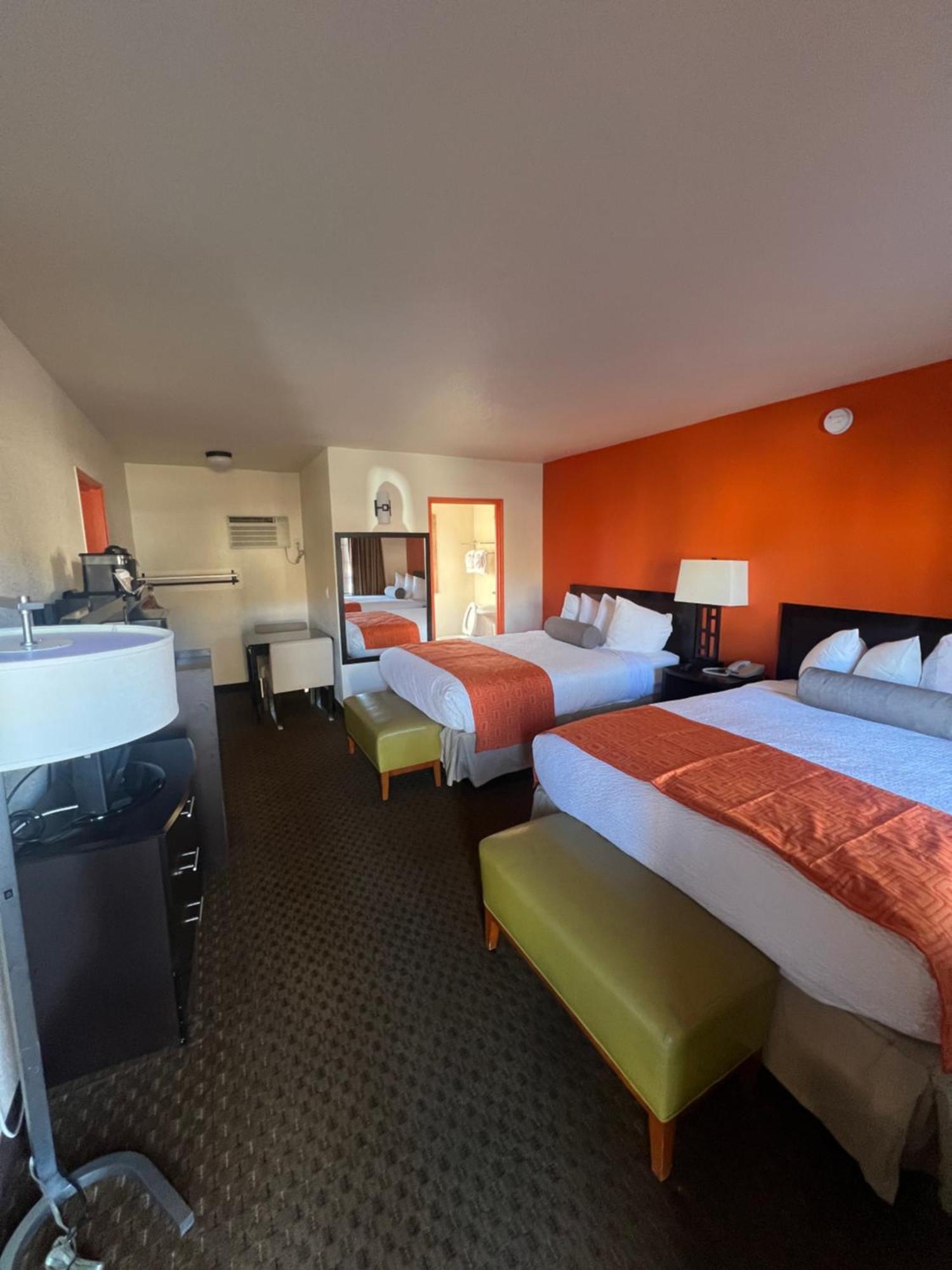 Howard Johnson By Wyndham University West 2*