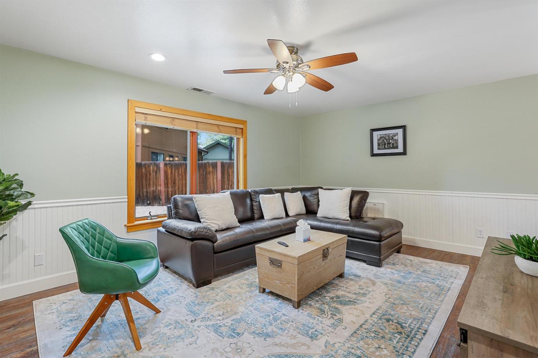 Bluebird Song Prime Location Outdoor Retreat With Fenced Yard And Firepit Holiday home