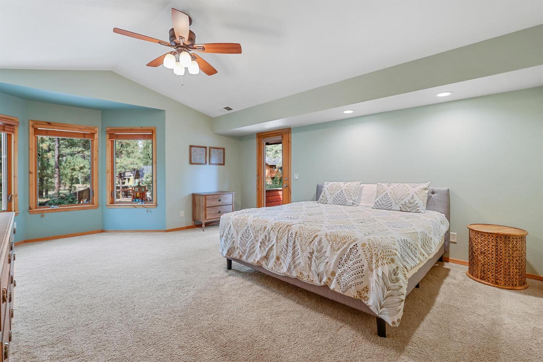 Holiday home Bluebird Song Prime Location Outdoor Retreat With Fenced Yard And Firepit