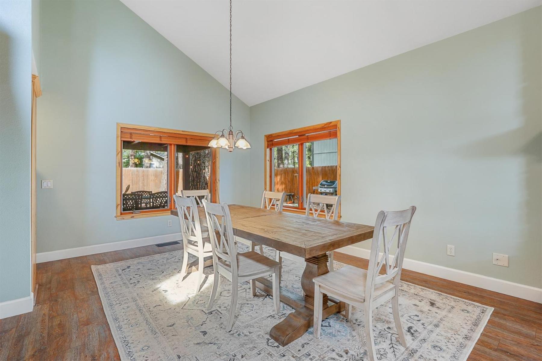 Holiday home Bluebird Song Prime Location Outdoor Retreat With Fenced Yard And Firepit