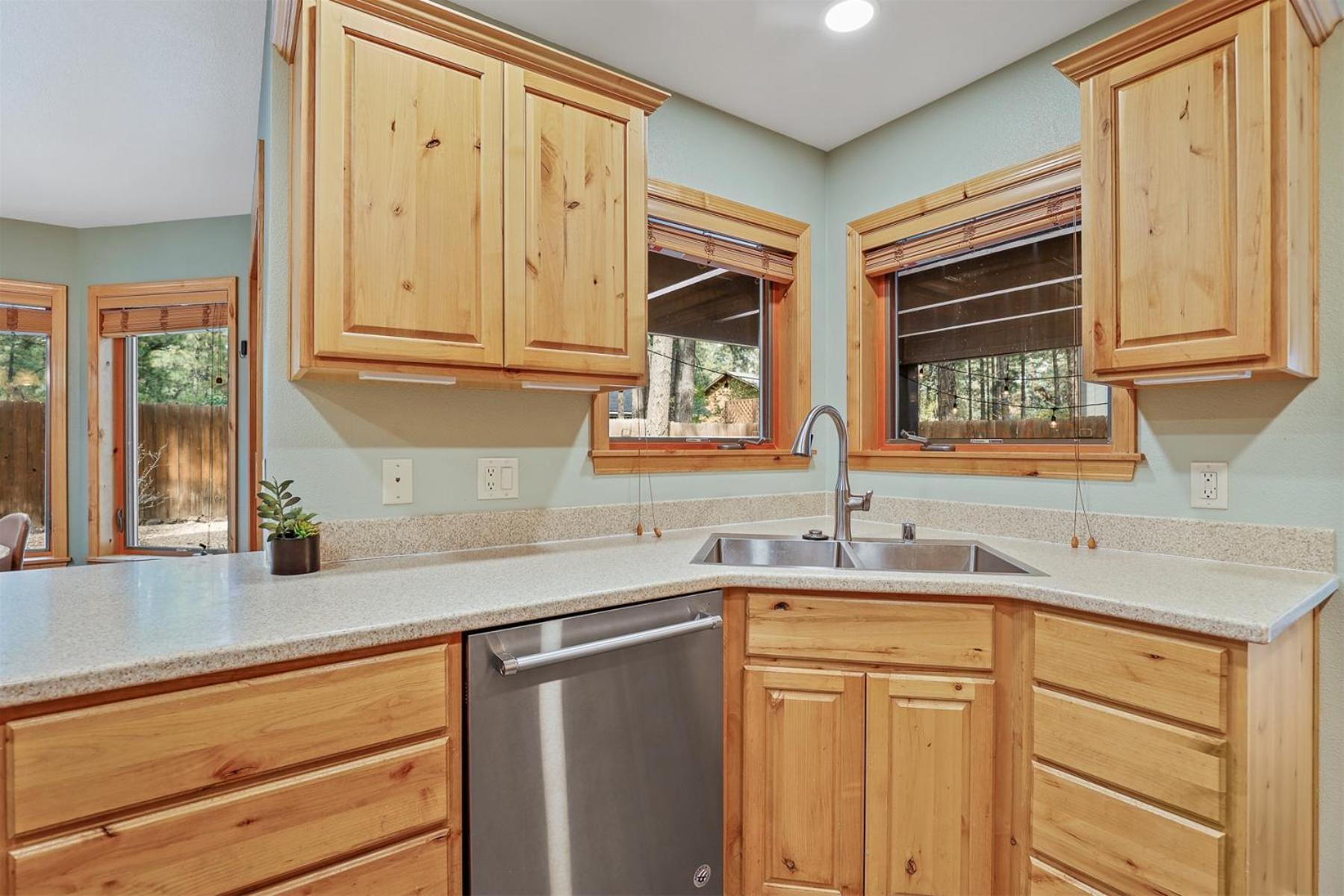 Bluebird Song Prime Location Outdoor Retreat With Fenced Yard And Firepit Flagstaff