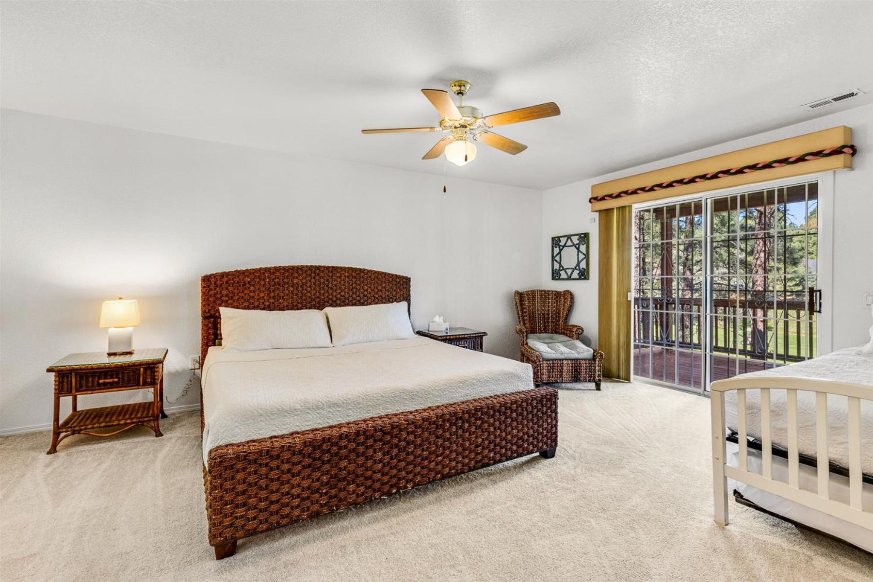 Holiday home Ace - A Hole In One Right On The Golf Course Hot Tub Mt Views Pines