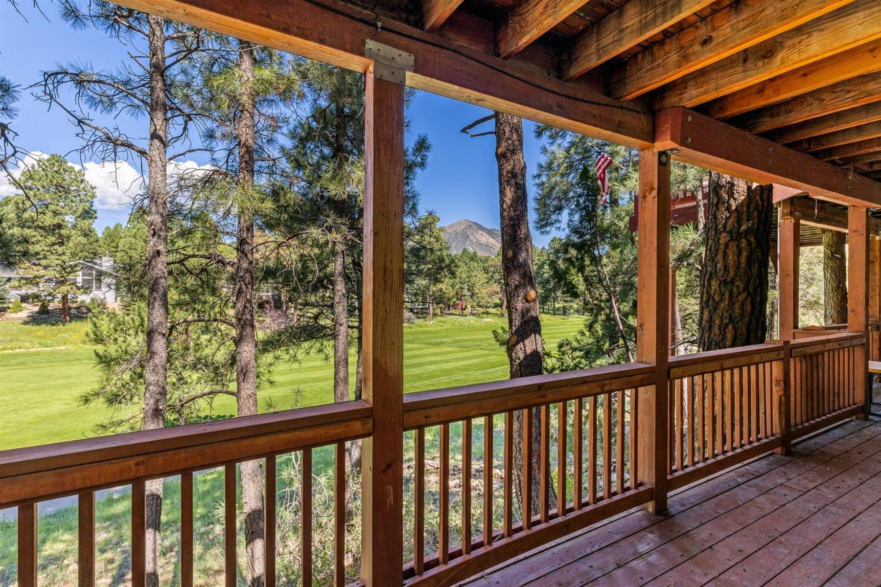 Holiday home Ace - A Hole In One Right On The Golf Course Hot Tub Mt Views Pines