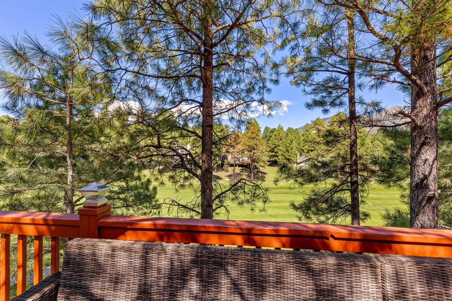 Holiday home Ace - A Hole In One Right On The Golf Course Hot Tub Mt Views Pines