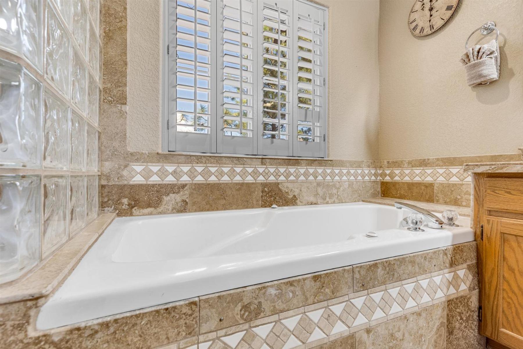 Ace - A Hole In One Right On The Golf Course Hot Tub Mt Views Pines