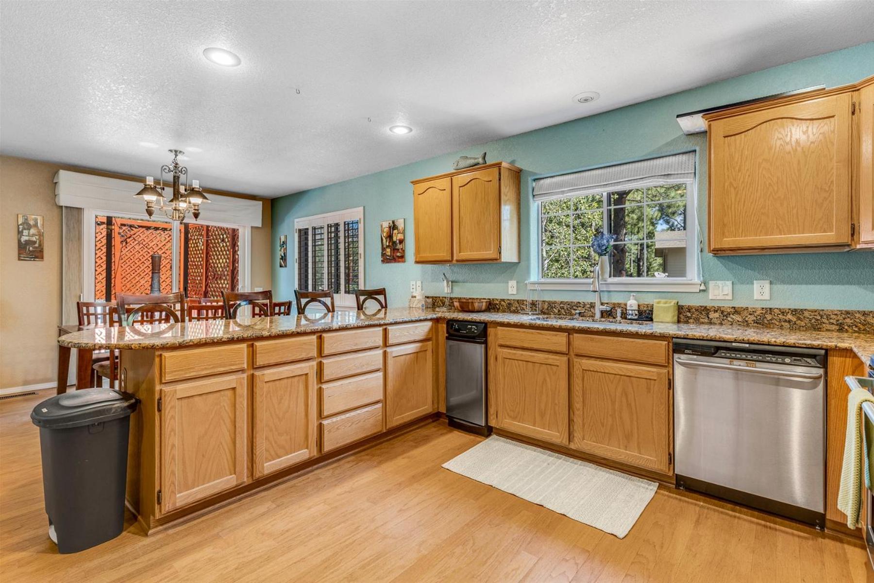 Holiday home Ace - A Hole In One Right On The Golf Course Hot Tub Mt Views Pines