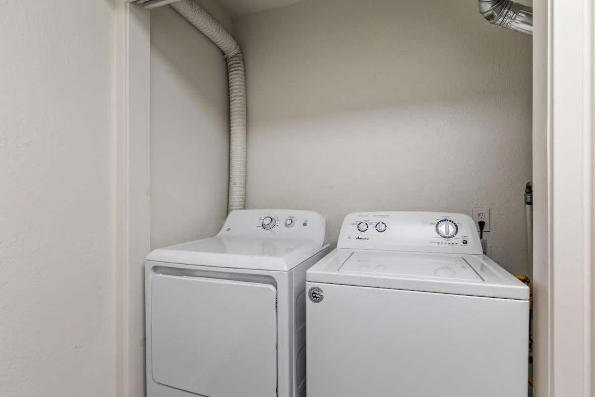 Renovated Interior Design Gameroom Hottub * Flagstaff