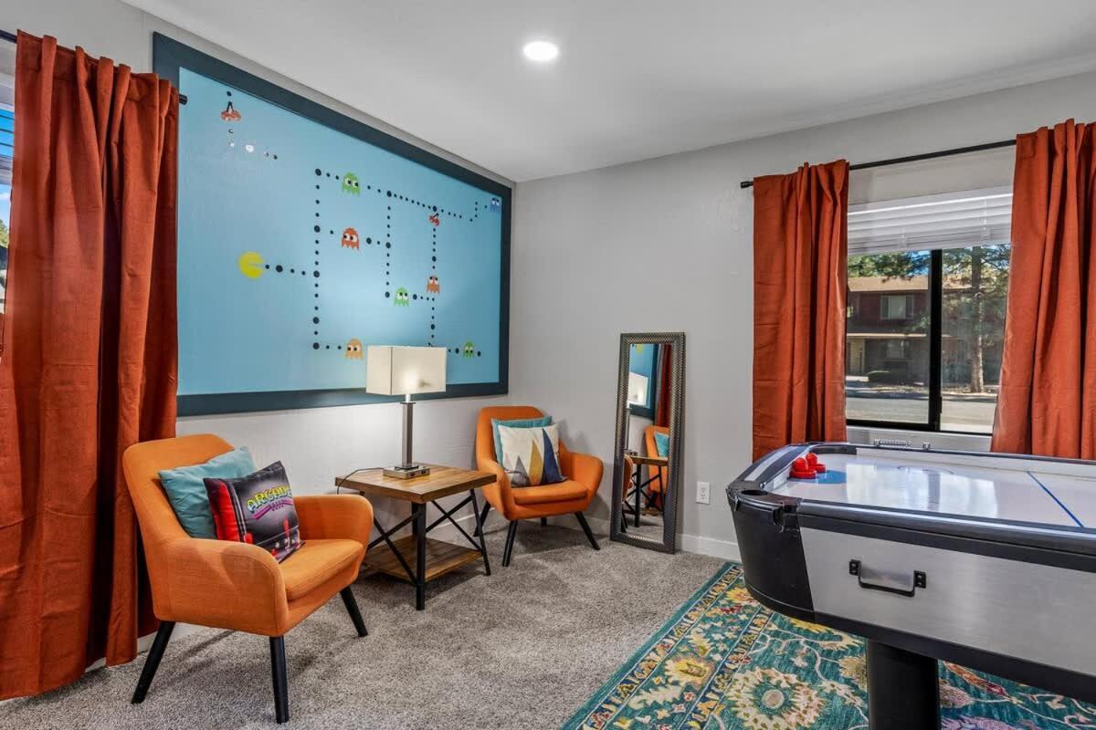Renovated Interior Design Gameroom Hottub Holiday home