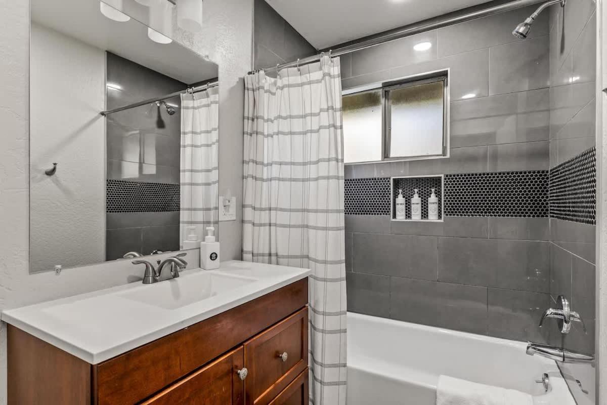 Renovated Interior Design Gameroom Hottub Holiday home *