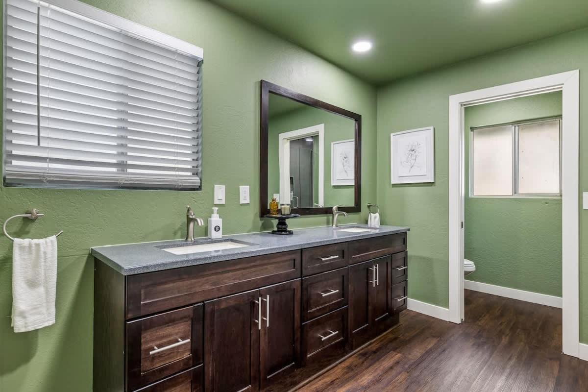 Holiday home Renovated Interior Design Gameroom Hottub Flagstaff