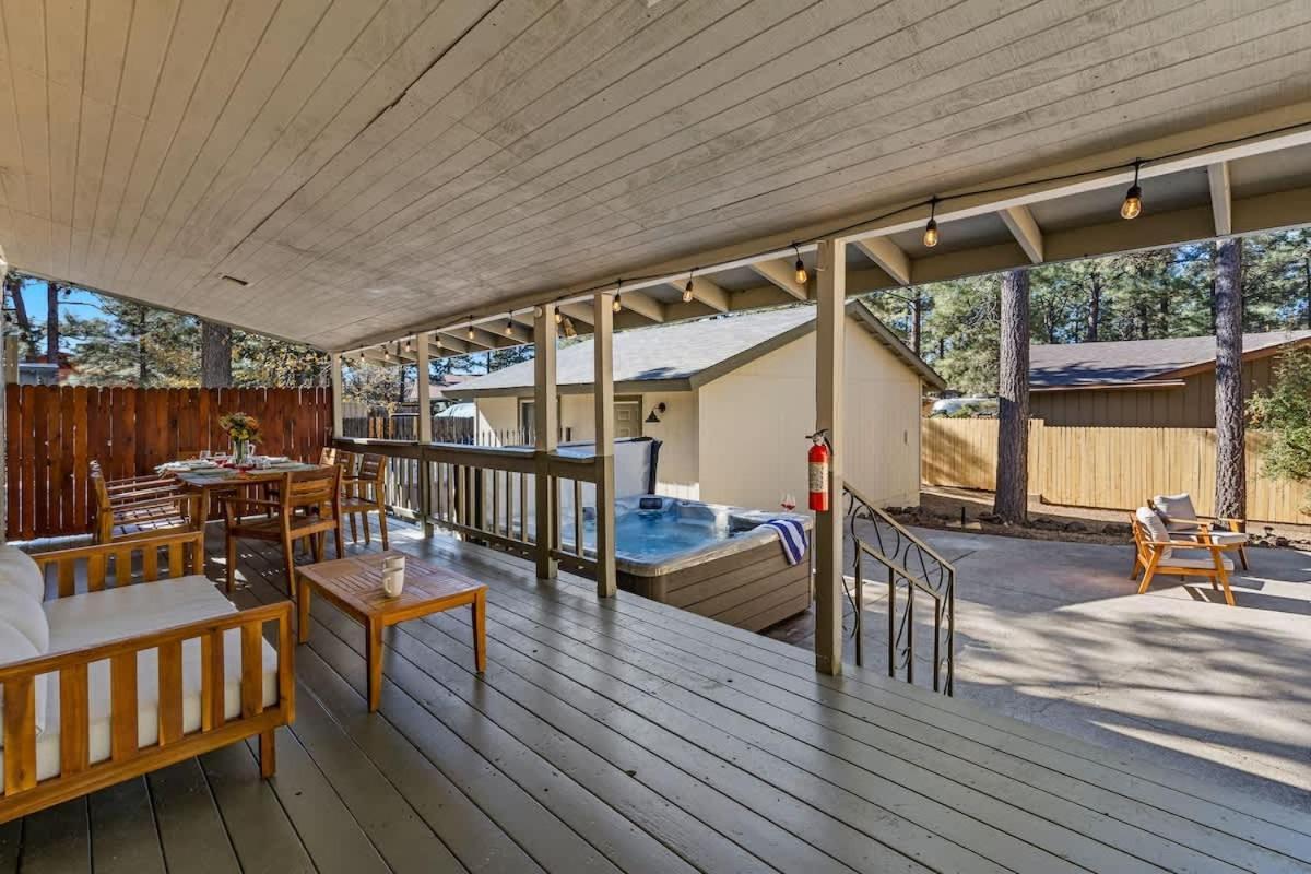 Renovated Interior Design Gameroom Hottub Holiday home Flagstaff